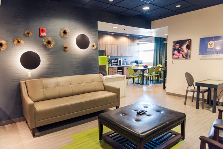 RMHCfamilyroom21